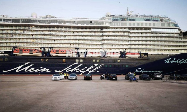 Κορονοϊός: Έλεγχος της ΕΑΔ σε πολυιατρείο και κλινική για τα διαγνωστικά τέστ στο Mein Schiff 6