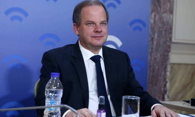 Παρέμβαση του Ρουβίκωνα στο γραφείο του Καραμανλή