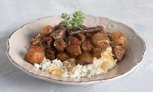 Άκης Πετρετζίκης: Συνταγή για τα πιο νόστιμα μανιτάρια στιφάδο που έχετε φάει