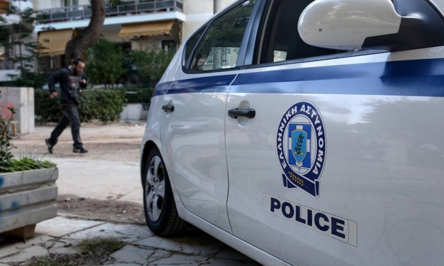 Επίθεση στα γραφεία του Πρώτου Θέματος: Συνθήματα για τον 42χρονο συλληφθέντα στο Κουκάκι