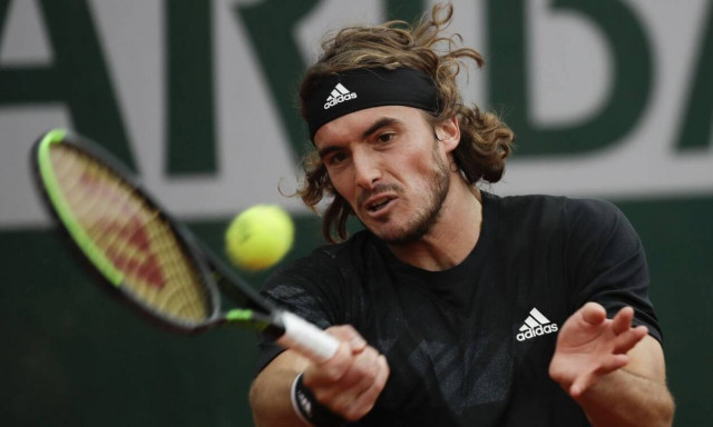 Στέφανος Τσιτσιπάς: Στους «16» του Roland Garros – Εγκατέλειψε ο αντίπαλός του (vid+pics)