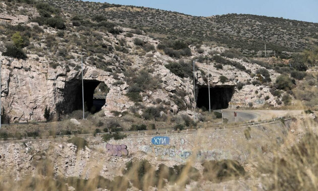 Τα «Τούνελ του Καραμανλή» από... ψηλά!