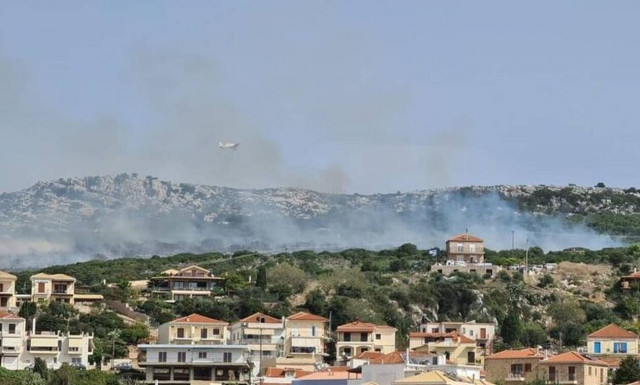 Φωτιά Πύλος: Κοντά σε σπίτια οι φλόγες - Συγκλονιστικές εικόνες από το πύρινο μέτωπο (pic+vid)