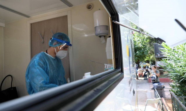 Κορονοϊός: Κρίσιμο 10ήμερο – Έρχεται η μάσκα παντού – Πόσο μακριά είναι το lockdown