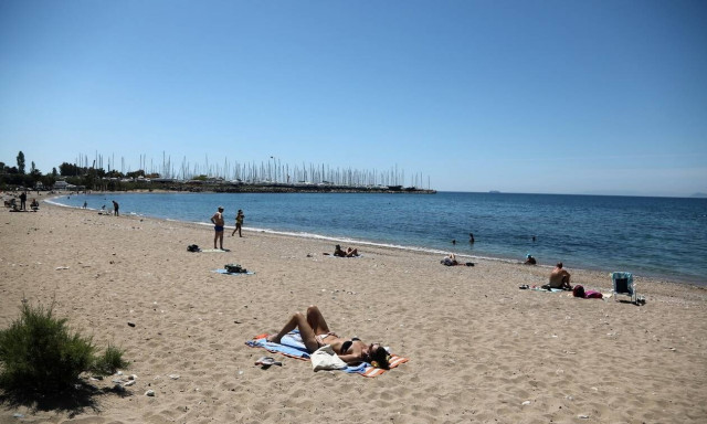 Καιρός σήμερα: Σαν καλοκαίρι… Με σκόνη και ζέστη η Δευτέρα