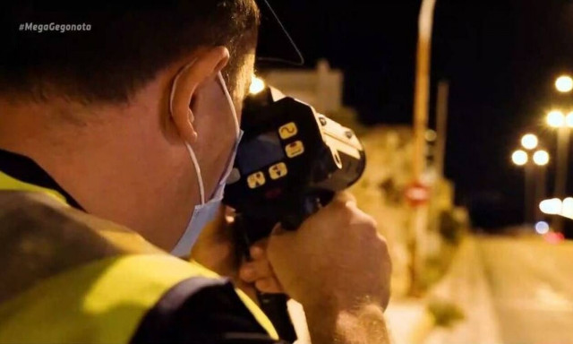 Καταδίωξη και σύλληψη στην παραλιακή – Η ταχύτητα έφτασε τα 200 χλμ./ώρα (video)