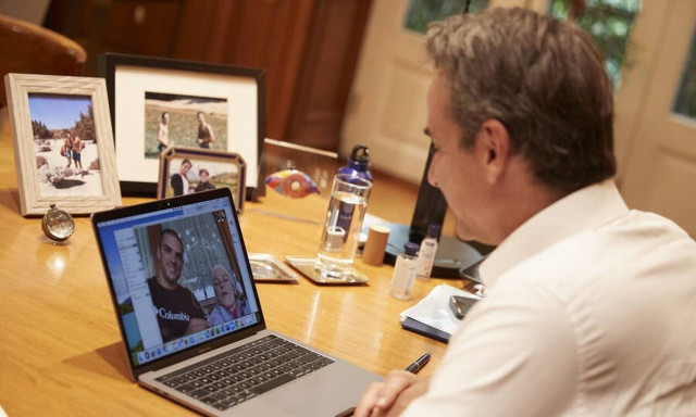 Συνομιλία Μητσοτάκη με Μ. Γιαννάκου και Ελ. Τόσιου: «Μας δίνετε έμπνευση και δύναμη»