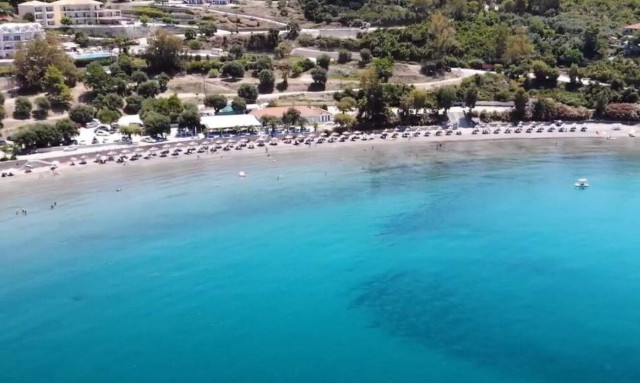 Η γαλαζοπράσινη παραλία του Ιονίου που έχει το όνομα Ρωμαίου στρατηγού