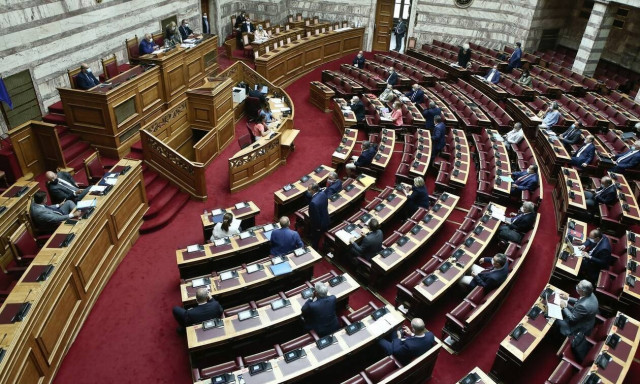 Αγιασμός με μόλις 60 βουλευτές