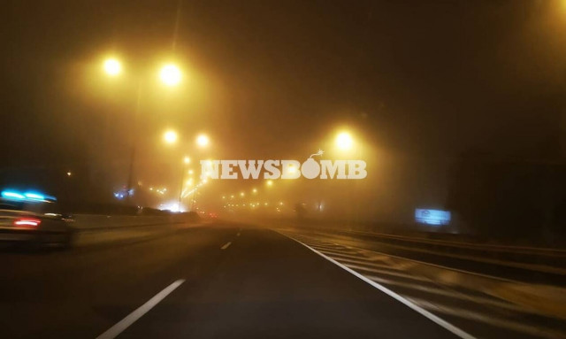 Καιρός: Υγρασία, σκόνη και ομίχλη πνίγουν την Αθήνα - Με ζέστη και βροχές η Τρίτη