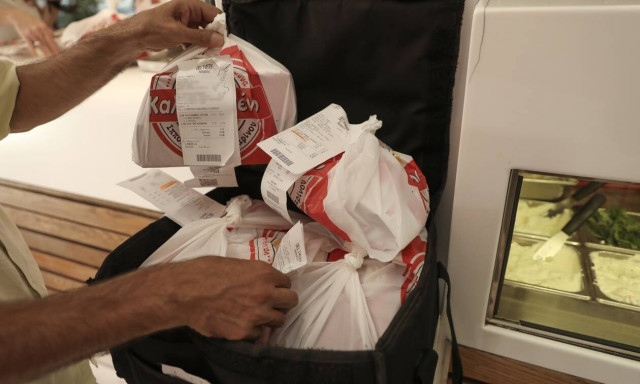 Θεσσαλονίκη: Ο κορονοϊός έκοψε...χοντρά, την κίνηση στα πατσατζίδικα