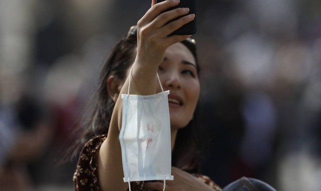 Κορονοϊός: Οι γυναίκες τηρούν συχνότερα από τους άνδρες τα μέτρα προστασίας