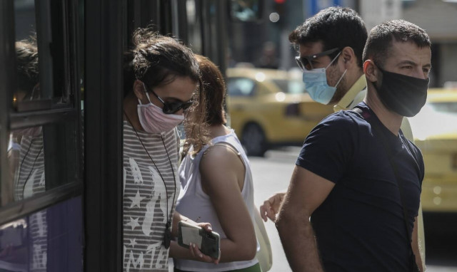 Κορονοϊός: «Καλπάζει» ο ιός στην Αττική - «Ασφυκτιά» το σύστημα υγείας