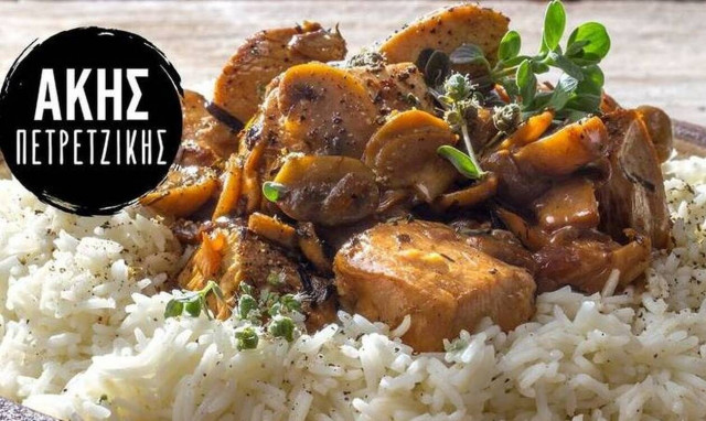 Άκης Πετρετζίκης: Εύκολη και νόστιμη συνταγή για κοτόπουλο αλά κρεμ