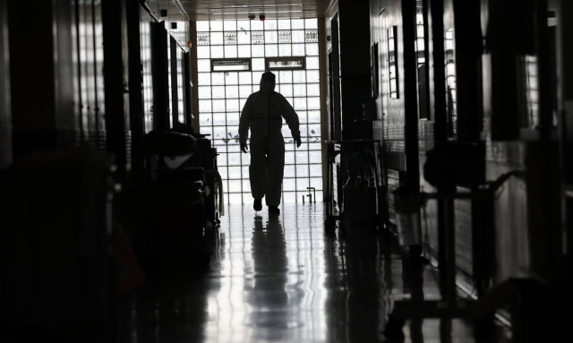 Κορονοϊός: Συγκλονιστική εξομολόγηση- «Έχασα τον άντρα μου μετά από 2 μήνες που ήταν διασωληνωμένος»