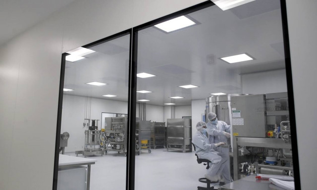 Financial Times: Η AstraZeneca μπορεί να αποκομίσει όφελος από το εμβόλιο από το επόμενο καλοκαίρι