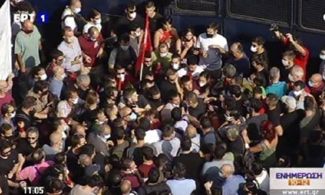 Δίκη Χρυσής Αυγής: Επεισόδια στην συγκέντρωση έξω από το Εφετείο