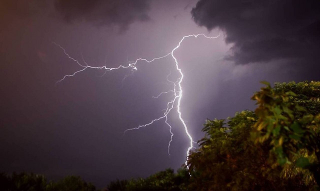 Καιρός :Έρχονται βροχές και καταιγίδες από το βράδυ - Πού θα χτυπήσουν τα φαινόμενα 