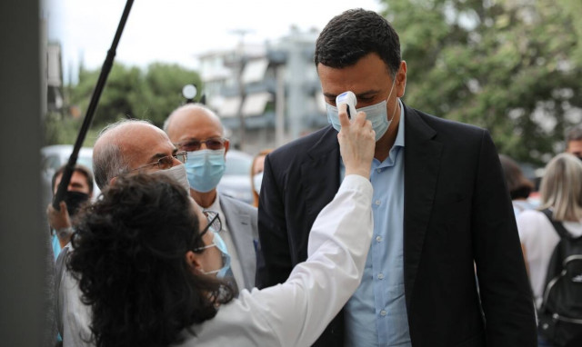 Κορονοϊός - Κικίλιας: Ανοιχτό το ενδεχόμενο για «μάσκα παντού» - Ύστατο μέτρο το lockdown