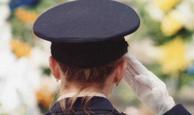 Η διπλή ζωή της «καυτής» ξανθιάς – Το πρωί αστυνομικός, το βράδυ ιέρεια του σεξ