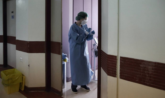 Κορονοϊός: Τρεις νεκροί μέσα σε λίγες ώρες – Στους 429 οι θάνατοι στην Ελλάδα