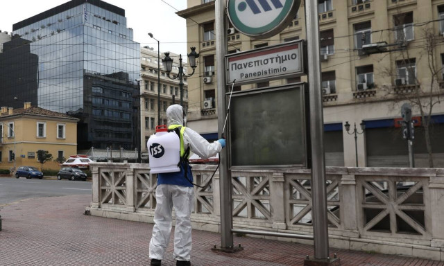 Κορονοϊός: «Φλερτάρει» το με lockdown η Αττική - 219 από τα 436 νέα κρούσματα στην πρωτεύουσα