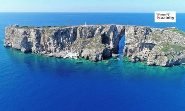 Τσιχλί Μπαμπά: Το νησάκι της Πύλου όπου είναι θαμμένος ο ανιψιός του Ναπολέοντα