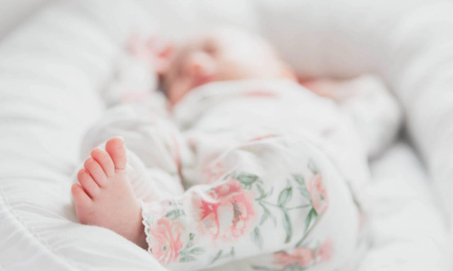 Ύπνος REM στα μωρά: Τι πρέπει να γνωρίζουν οι γονείς