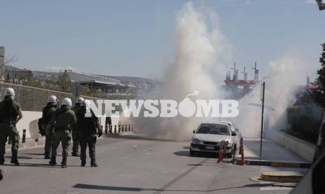 Students protest outside the education ministry	