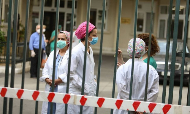 Κορονoϊός: Σε επίπεδα πρώτου κύματος οι διασωληνωμένοι - Πλησιάζει η καθολική χρήση μάσκας