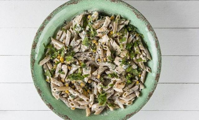 Άκης Πετρετζίκης: Κοτόπουλο με πένες high protein