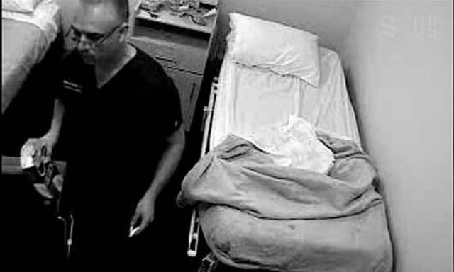 Σάλος: Γιατρός ασελγούσε σε ασθενείς - Είπε πως τις «θεράπευε» με το μόριο του