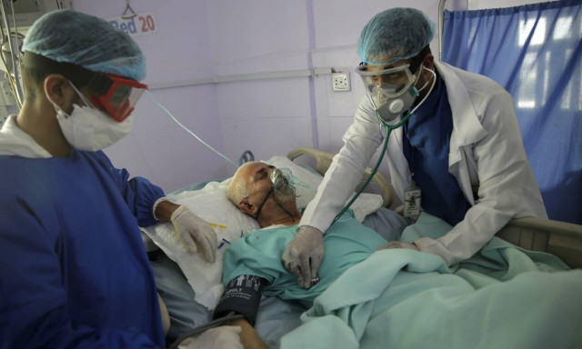 Κορονοϊός: Η Βρετανία δοκιμάζει σε εργαζόμενους στο σύστημα υγείας αντιφυματικό εμβόλιο