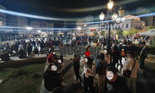 Κορονοϊός - Πάτρα: Το αδιαχώρητο στην πλατεία Αγίου Γεωργίου - Κανένα μέτρο προστασίας