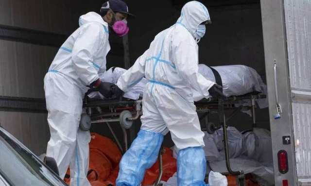 ΗΠΑ: Εφιαλτικός αριθμός - Τα CDC αναφέρουν 213.614 θανάτους από κορονοϊό