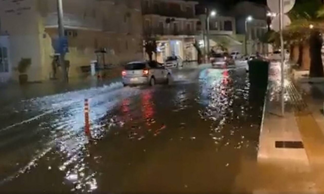 Κακοκαιρία στην Κεφαλονιά: Το Αργοστόλι έγινε… Βενετία μέσα σε 10 λεπτά