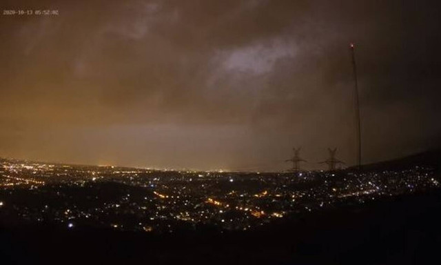 Καιρός: Μοναδικές εικόνες από την πρωινή καταιγίδα στην Αθήνα (vid)