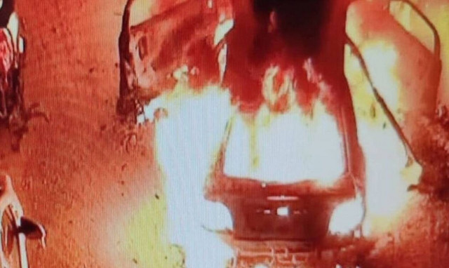 Θεσσαλονίκη: Φωτιά σε 3 ΙΧ κατά τη διάρκεια της νύχτας