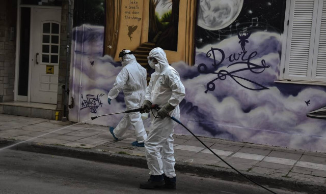 Κορονοϊός: Εστία υπερμετάδοσης η Αττική - Συναγερμός σε Κοζάνη, Θεσσαλονίκη