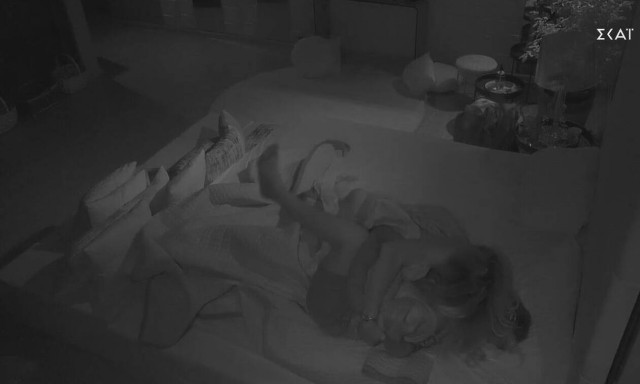 Big Brother: Παιχνίδια στο κρεβάτι ανάμεσα σε Σοφία και Δημήτρη (video)