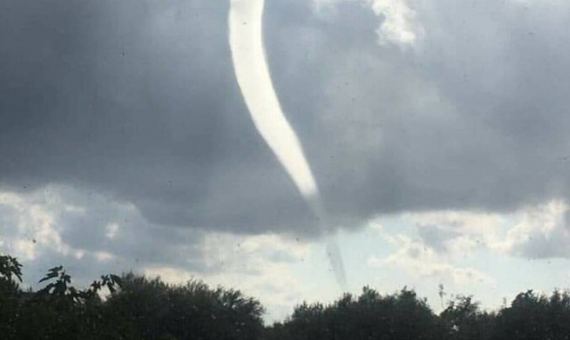 Καιρός: Εντυπωσιακοί υδροστρόβιλοι σε Χαλκιδική και Θάσο