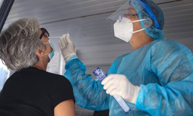 Κορονοϊός: Σε κρίσιμη κατάσταση η Αττική - Πάνω από 200 κρούσματα σε 24 ώρες