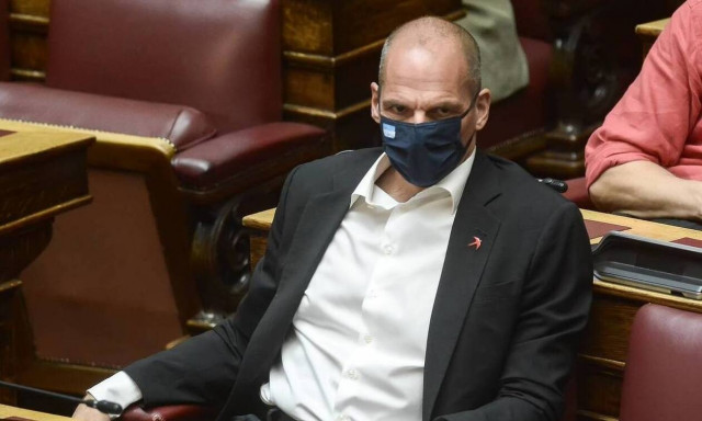 Δεν αίρεται η ασυλία Βαρουφάκη για το επεισόδιο στο λιμάνι της Αίγινας