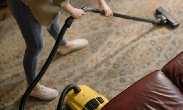 Εσείς τι σκουπίζετε με την ηλεκτρική σας σκούπα;