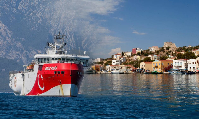 Oruc Reis: Θρίλερ με την απόστασή του από το Καστελόριζο - Σε πλήρη επιφυλακή οι Ένοπλες Δυνάμεις