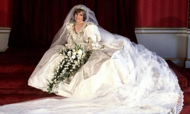 Ποια φόρεσε το νυφικό της πριγκίπισσας Νταϊάνα 39 χρόνια μετά το γάμο της με τον Κάρολο (pics)