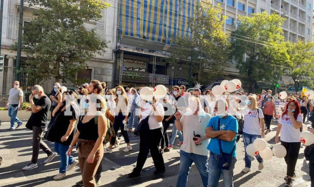 Public hospital employees protest against problems in national health system