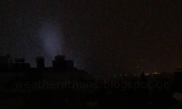 Συγκλονιστικά βίντεο: Η στιγμή που ανεμοστρόβιλος σαρώνει το Νέο Ηράκλειο 