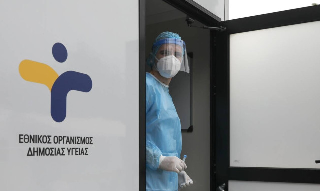 Greece confirms 453 new coronavirus cases, 13 deaths