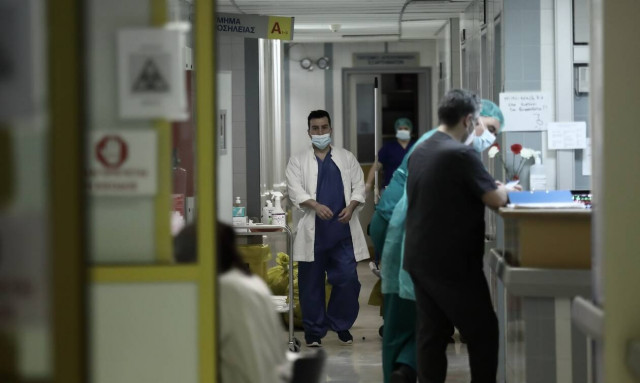 Κορονοϊός: Εννέα θάνατοι σε λίγες ώρες - Στους 479 οι νεκροί 